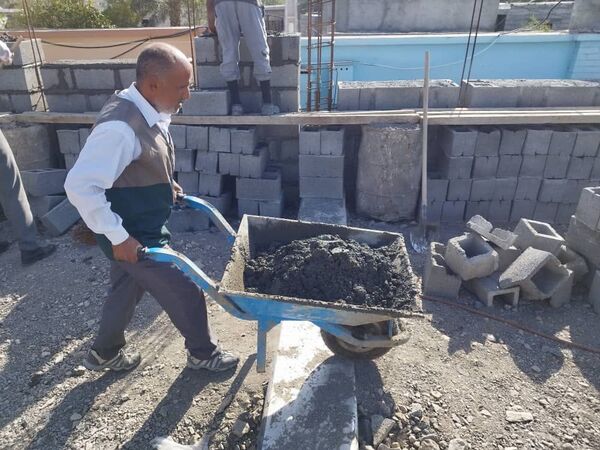 دیوار چینی حیاط مدرسه شهید رونما، هدیه گروه جهادی شهدای گمنام جغین 