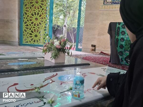 برپایی موکب کودک در جوار شهدای گمنام منطقه ۱۸ 