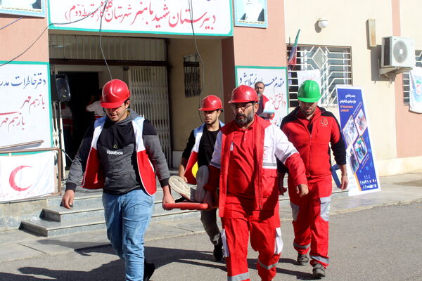 مانور سراسری زلزله در دبیرستان شهید باهنر گلوگاه