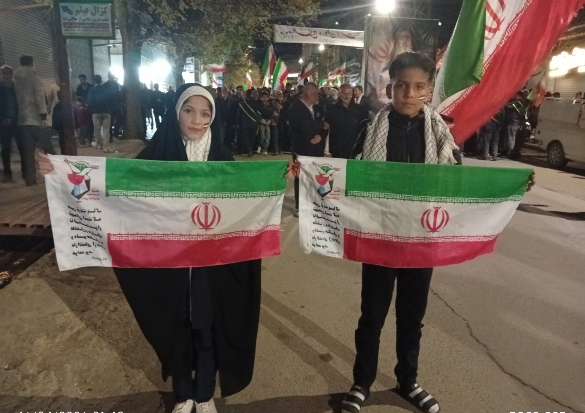 گردهمایی مردم اسدآباد در خیابان‌ها
