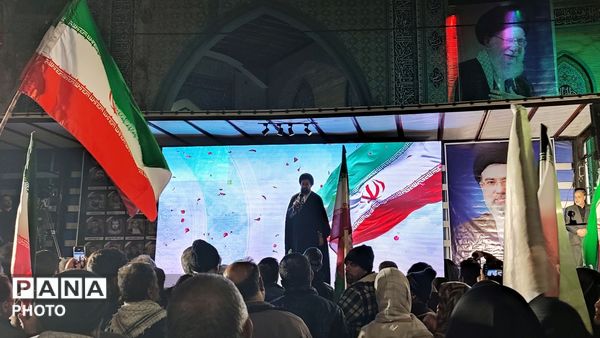 «فدای ایران»؛ پیام تویسرکان به جهان در مراسم اربعین قائد شهید