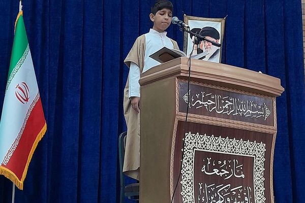 نماز جمعه این هفته باقرشهر با حضور پرشور دانش‌آموزان
