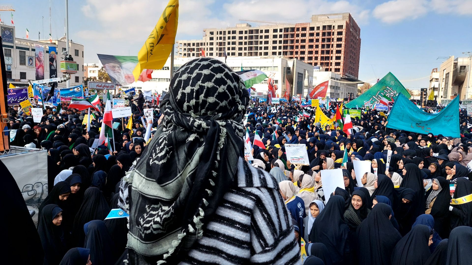 دانش‌آموزان پرچمداران استکبارستیزی در ۱۳ آبان