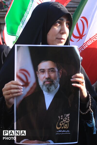بیعت مردم تهران با سومین رهبر انقلاب