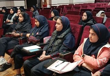 خبرنگاران فردا در حال تمرین پرسشگری 