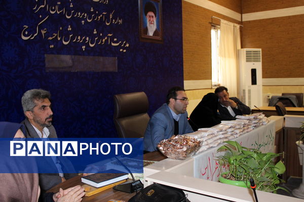 مراسم قدردانی از مهین باقری مجدی بانوی موفق به مناسبت روز زن و روز مادر در اداره آموزش و پرورش ناحیه 4 کرج