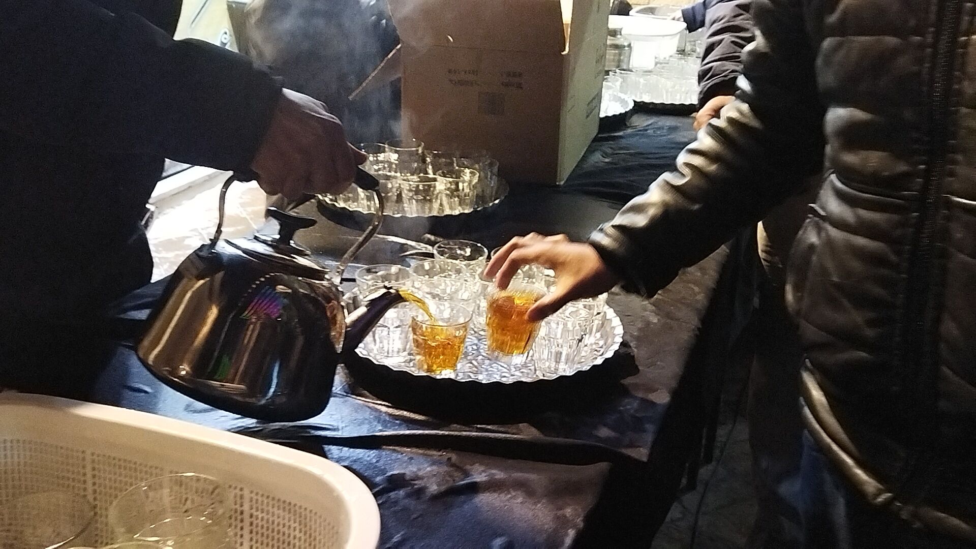 فعالیت چایخانه مسجد جامع نیشابور در شب ۲۳ ماه رمضان 