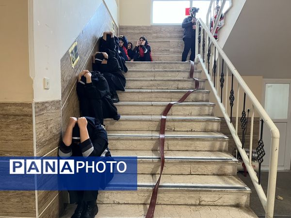 مانور زلزله در مدرسه بانو خاکره شیراز