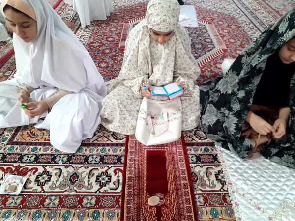 برگزاری مراسم معنوی اعتکاف مادر و دختری در مسجد امام حسن(ع) گالیکش