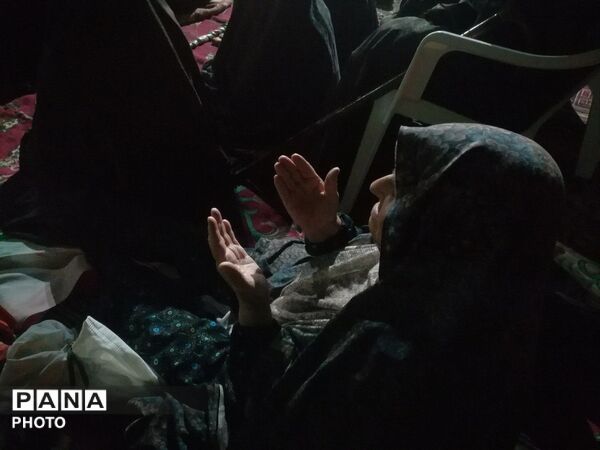 نماز جماعت همراه با اجتماعات شبانه در حسینیه شهدای شهر بار نیشابور 