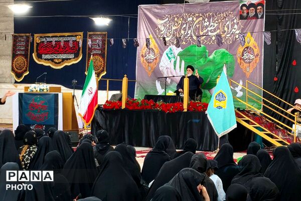 حضور مادران و نوزادان شش ماهه در همایش شیرخوارگان حسینی