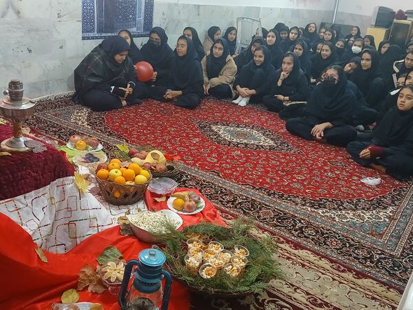 بزرگداشت شب یلدا آیین کهن ایرانی در آموزشگاه مرحوم صفری شهرستان خلیل‌آباد 