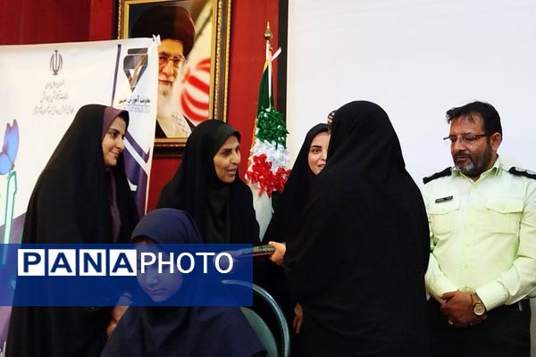 برگزاری «جشن جوانه ها» در دبیرستان راضیه شکرابی ناحیه دو شهرری 