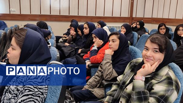 همایش انتخاب آگاهانه ویژه دانش آموزان پایه نهم ناحیه۷