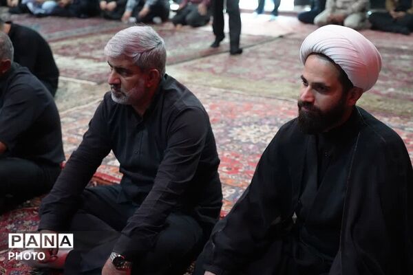 اقامه عزای رهبر شهید در بخشداری کهریزک 