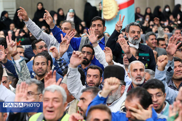 دیدار هزاران نفر از کارگران سراسر کشور با رهبر انقلاب
