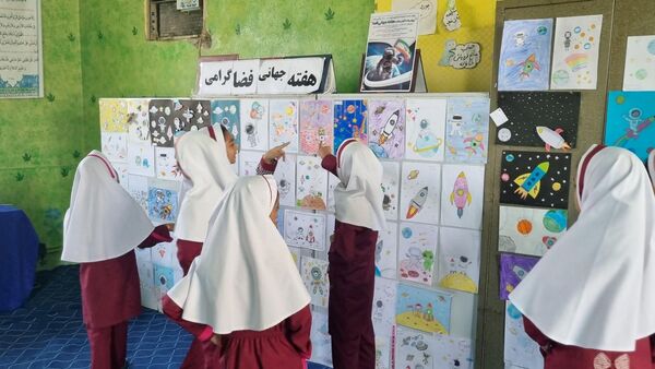 نمایشگاه آثار هفته جهانی فضا در حاجی‌آباد