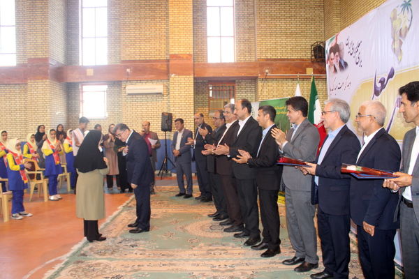 آیین سپاس معلم در دبستان دخترانه شهید باهنر بوشهر