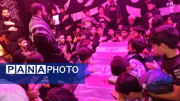 مراسم شب چهلم شهید صالح نوربخش در کنار شهید گمنام