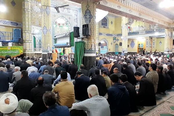 نماز جمعه شهرستان ورامین با حضور پرشور دانش‌آموزان 