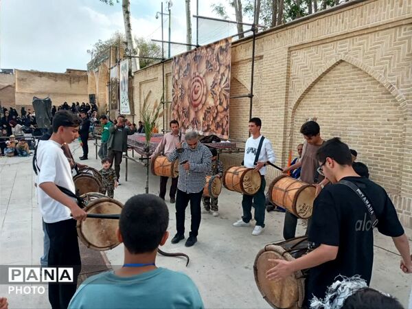 حرم حضرت قیدار نبی(ع) میزبان نمایش بزرگ بازسازی واقعه غدیر شد/