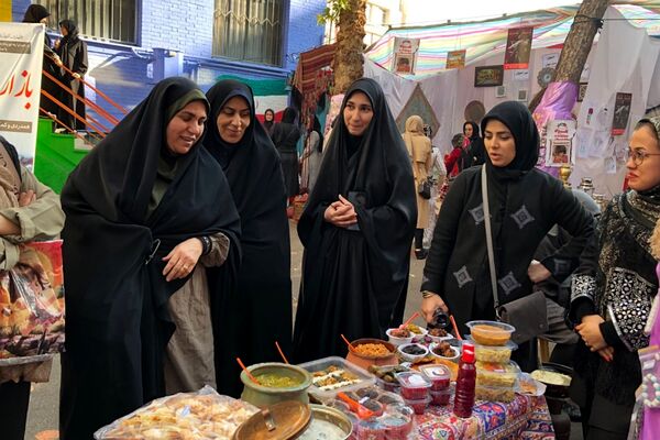 برگزاری بازارچه همدلی با کودکان غزه در دبستان آزاده ناحیه دو شهرری 
