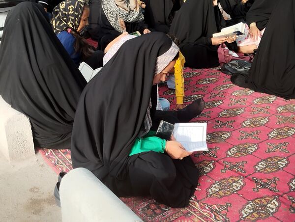 محفل نورانی دعای عرفه در گلزار شهدای شهرک طرق 
