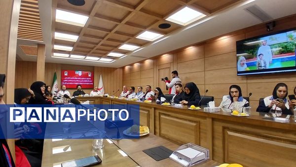 تقدیر از منتخبین کشوری هلالیتا در همدان