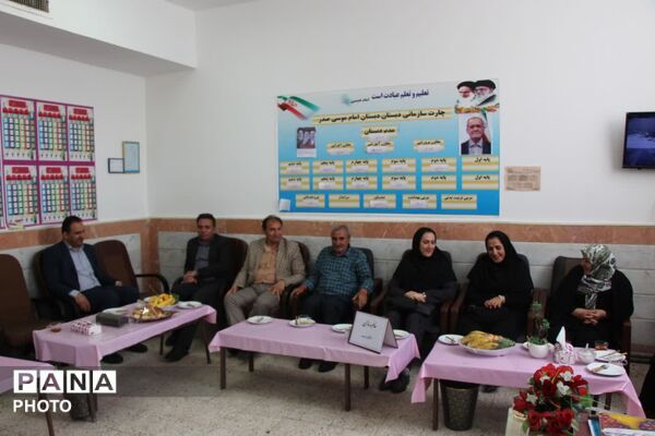 اجرای طرح خاطره سازان با حضور مدیر آموزش وپرورش شهرستان در آموزشگاه موسی صدر آشخانه