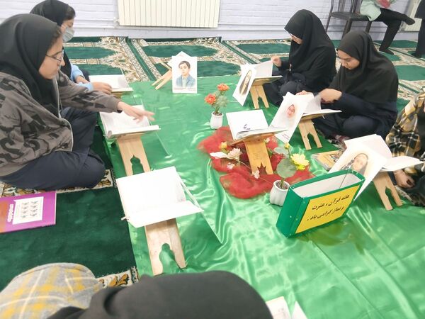 محفل انس با قرآن در دبیرستان دخترانه فاطمیه 