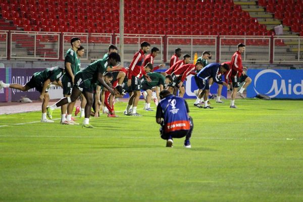 تمرین پیش از بازی با تراکتور تیم الوحده امارات