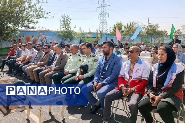 آیین افتتاحیه زمین چمن ورزشی در قالب طرح «شهید سردار سلیمانی» در شهرستان قدس