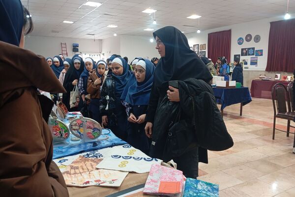جشنواره "ایران رنگارنگ" در هنرستان سعادت پردیس