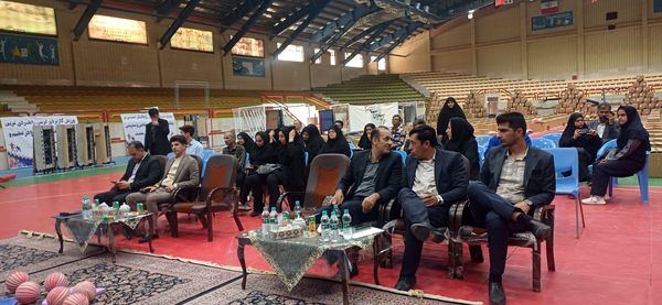 آغاز توزیع تجهیزات بهداشتی، آموزشی و ورزشی در مدارس چهارمحال‌وبختیاری