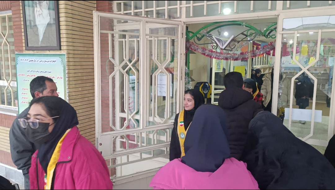 اعزام دانش آموزان دبیرستان نرجس بجنورد به اردوی زیارتی مشهد مقدس 