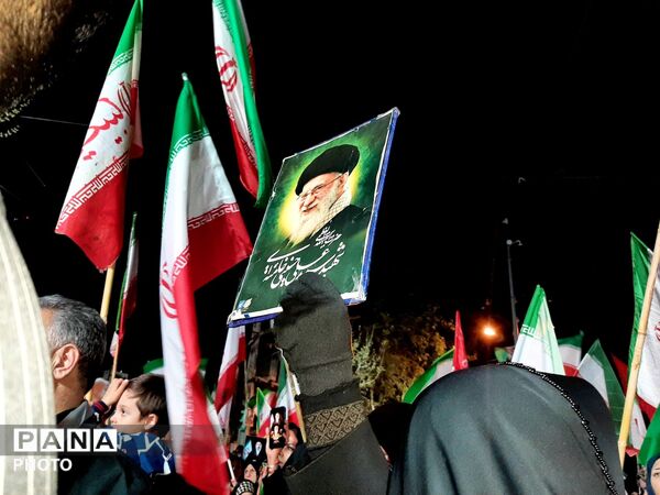 نمایش وفاداری گالیکشی‌ها در سی‌امین قرار