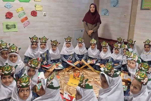 جشن قرآن کلاس اولی‌های مدرسه قمصری دوره اول ورامین