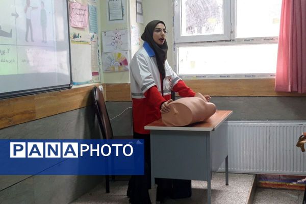 اولین دوره آموزشی آموزگاران با هدف کیفیت بخشی برنامه های سلامت و تندرستی 