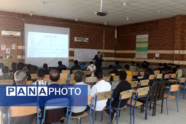 بازدید نماینده مردم جنوب کرمان از کلاس های آمادگی امتحانات نهایی