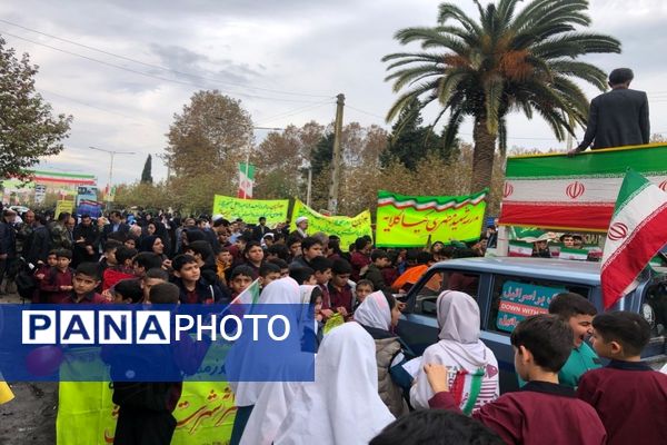 13 آبان و حضور حداکثری دانش‌آموزان املشی