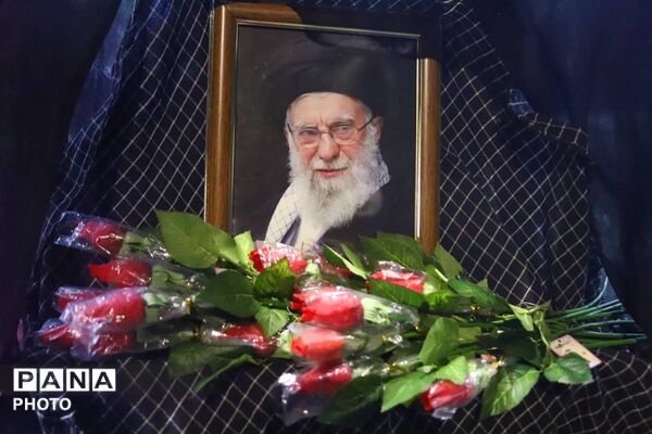 سوگواره شبانه دانش آموزان تبریز در تجمعات مردمی برای رهبر شهید