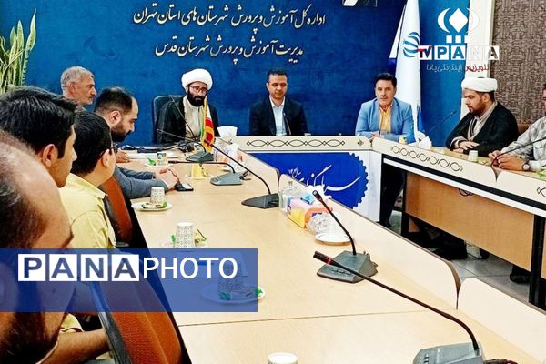 تجلیل از فرهنگیان و دانش آموزان فعال حوزه  نماز در شهرستان قدس