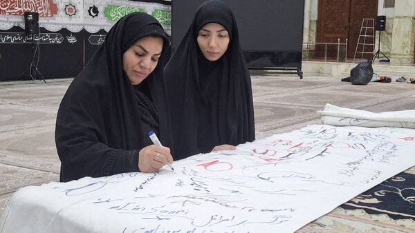 فرهنگیان منطقه ۱۴ تهران، به سرداران شهید جنگ ۱۲ روزه ادای احترام کردند