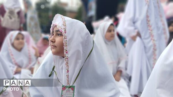 حضور معاون پرورشی وزارت آموزش و پرورش در جمع فرشتگان نمازگزار