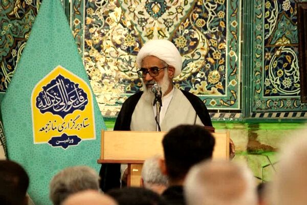 نماز جمعه شهرستان ورامین با حضور پرشور دانش‌آموزان 