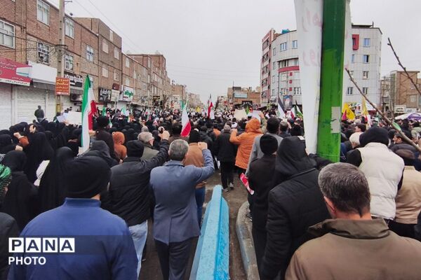 تجدید پیمان مردم ولایتمدار بهارستانی با سومین رهبر انقلاب در روز قدس