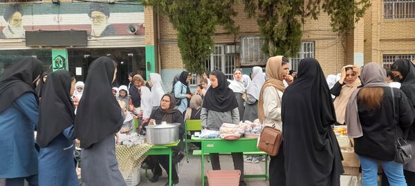 بازارچه کسب و کار دانش‌‍آموزان مدرسه حضرت رقیه(س)