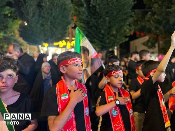 حضور باشکوه دانش اموزان و فرهنگیان در برنامه احلی من العسل