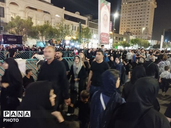 مشهد الرضا میزبان زائران وعزاداران 