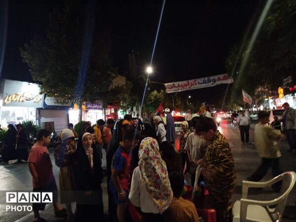 نذر کودکان برای رهبر امت اسلام در موکب فرهنگیان 